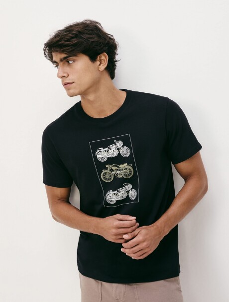 CAMISETA CON ESTAMPA MODELO REGULAR NEGRO