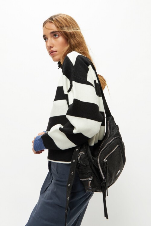 Bandolera con múltiples bolsillos negro