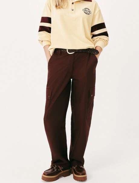 PANTALÓN RECTO CON BOLSILLOS ROJO