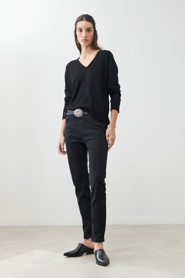 Sweater escote V negro