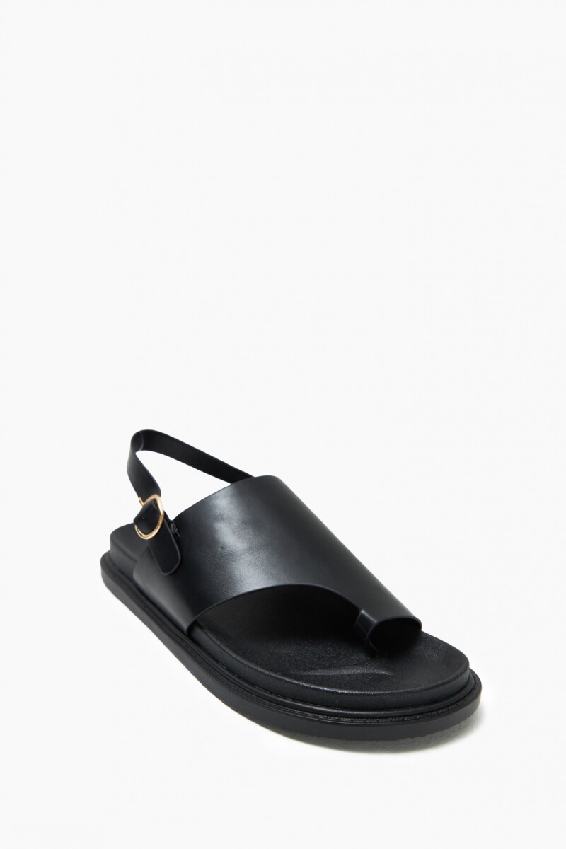 Sandalia con hebilla metálica negro