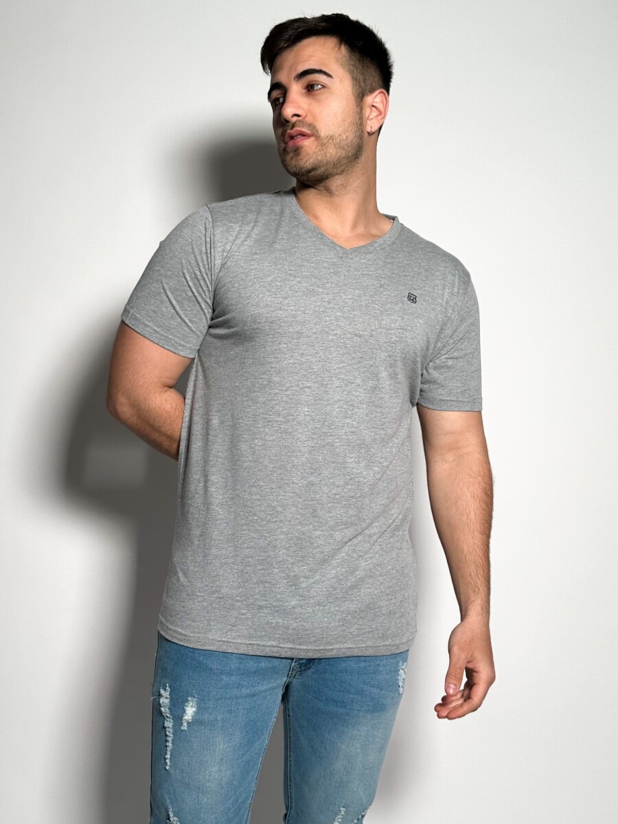 Remera lisa escote V Vex - Gris 