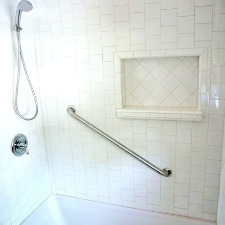 Agarradera De Acero Inoxidable 76.2Cm Satinada Aqualia 000