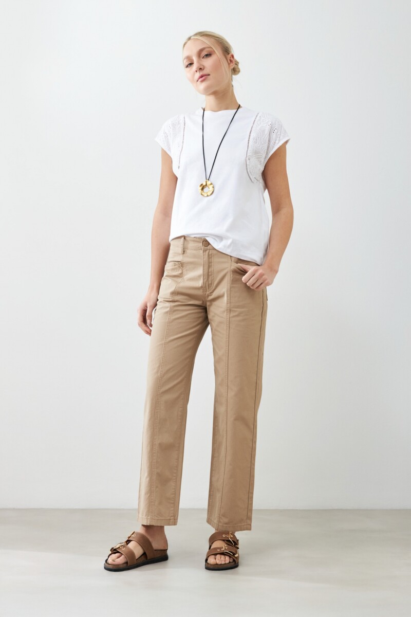 Remera con broderie y vainillas blanco