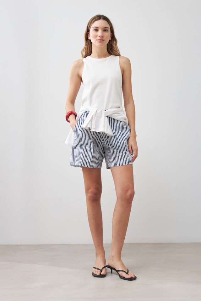 Bermuda rayada con bolsillos crudo