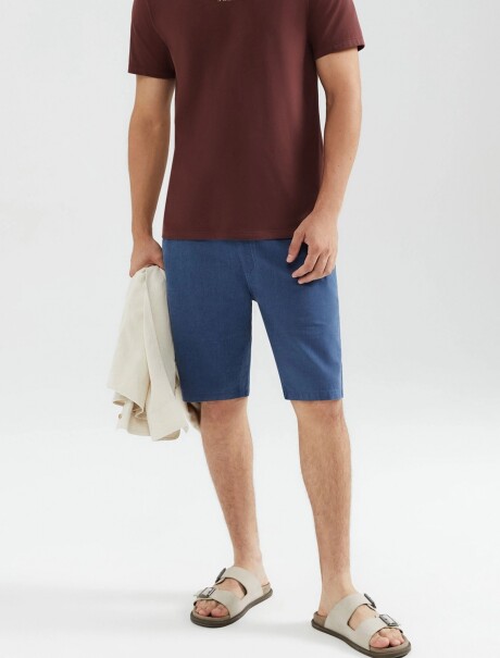 BERMUDA BÁSICA MODELO CHINO AZUL