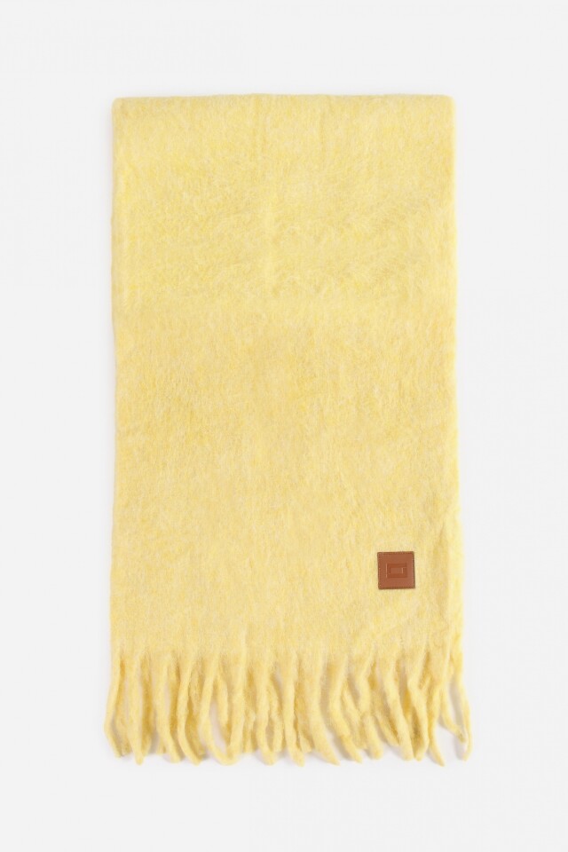 Bufanda con flecos amarillo