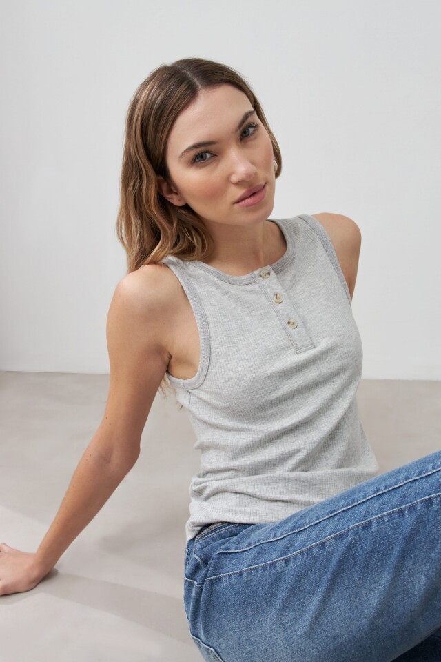 Top canale con botones gris melange