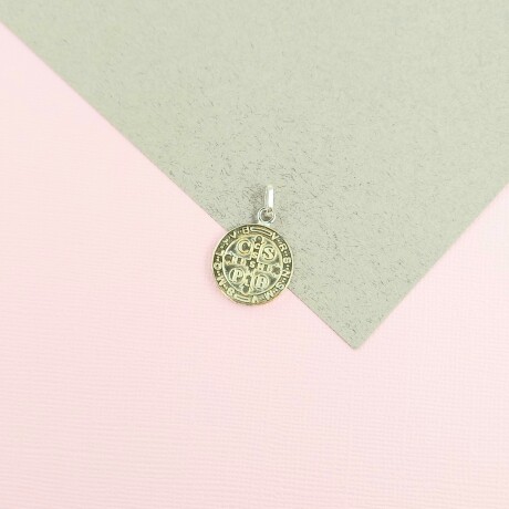 Medalla religiosa en plata 925 con double de oro 18 ktes. San Benito. Medalla religiosa en plata 925 con double de oro 18 ktes. San Benito.