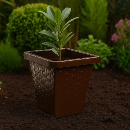 MACETA CUADRADA RATTAN MARRON N30 14LTS 00895 MARRÓN