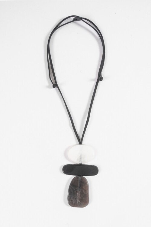 Collar cordón dije acrílico negro