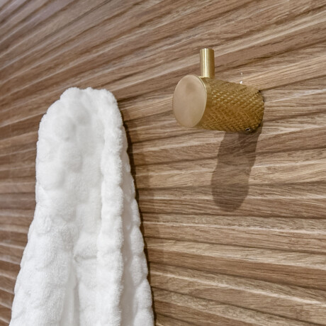 Percha Labrada En Oro Cepillado - Serie Signature 000