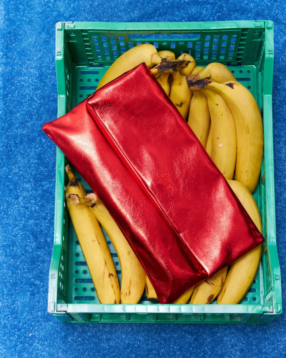 Sobre metalizado con correa - rojo 