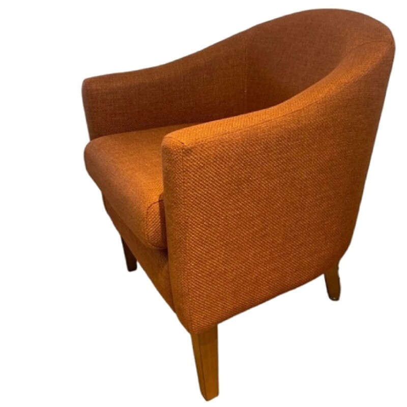 Poltrona patas de madera tapizada en tela color ladrillo Poltrona patas de madera tapizada en tela color ladrillo