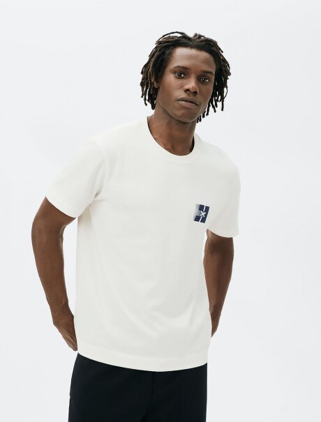 CAMISETA CON ESTAMPA MODELO REGULAR BLANCO