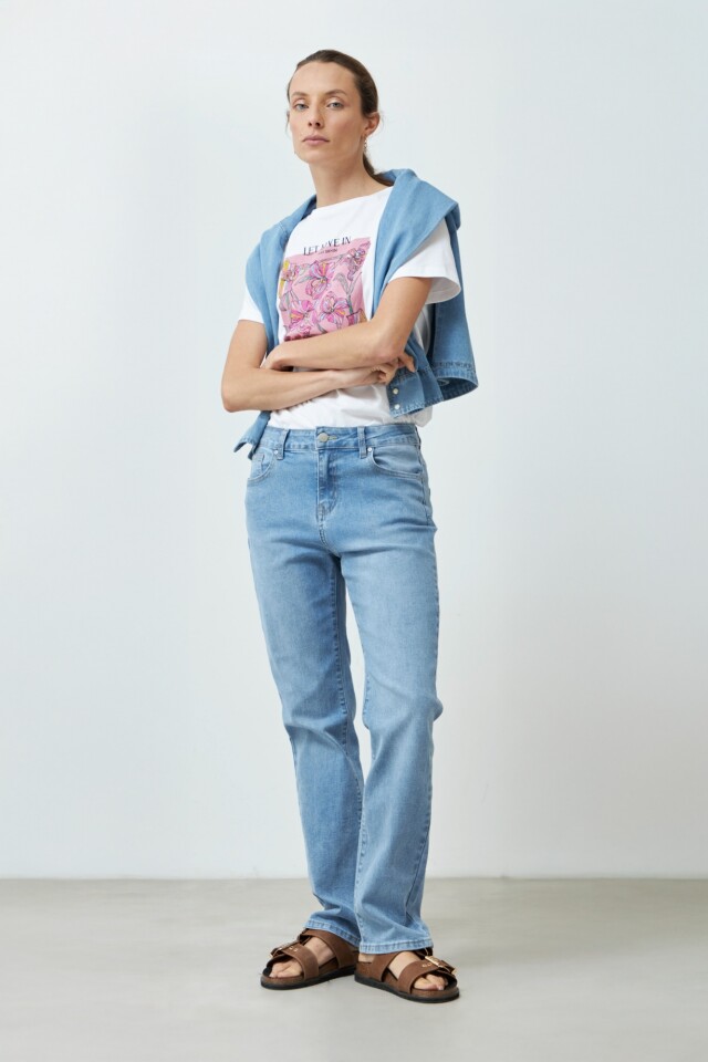 Jean recto Ella jean medio