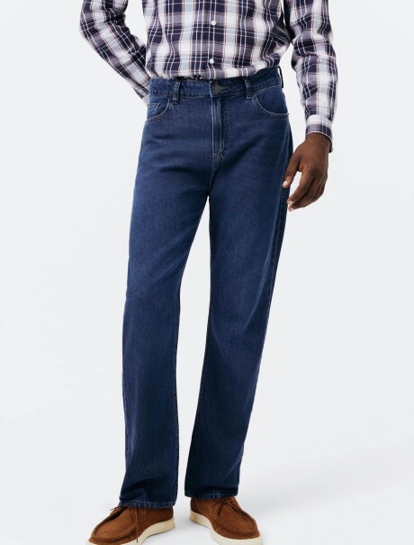 PANTALÓN DE JEAN MODELO RECTO AZUL