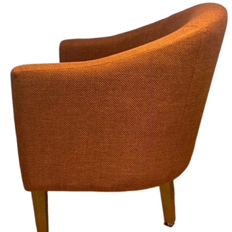 Poltrona patas de madera tapizada en tela color ladrillo Poltrona patas de madera tapizada en tela color ladrillo