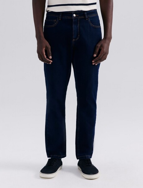 PANTALÓN DE JEAN MODELO SLIM AZUL