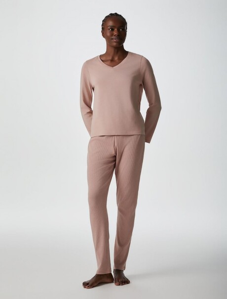 PIJAMA CON PANTALÓN LARGO ROSADO