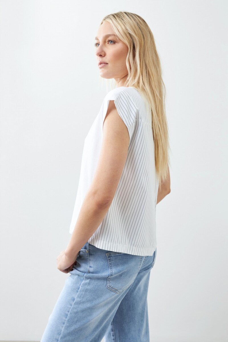 Remera combinada con botones blanco