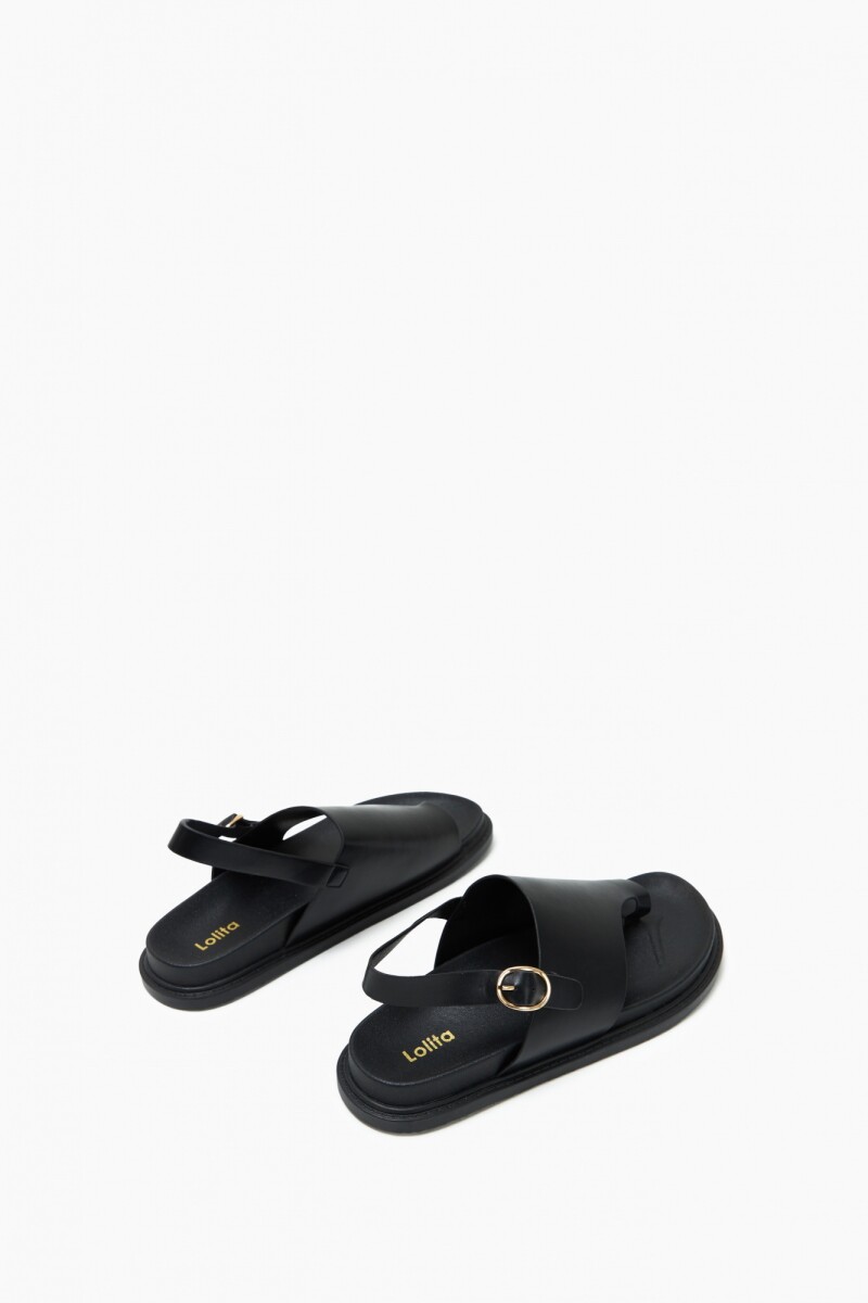 Sandalia con hebilla metálica negro