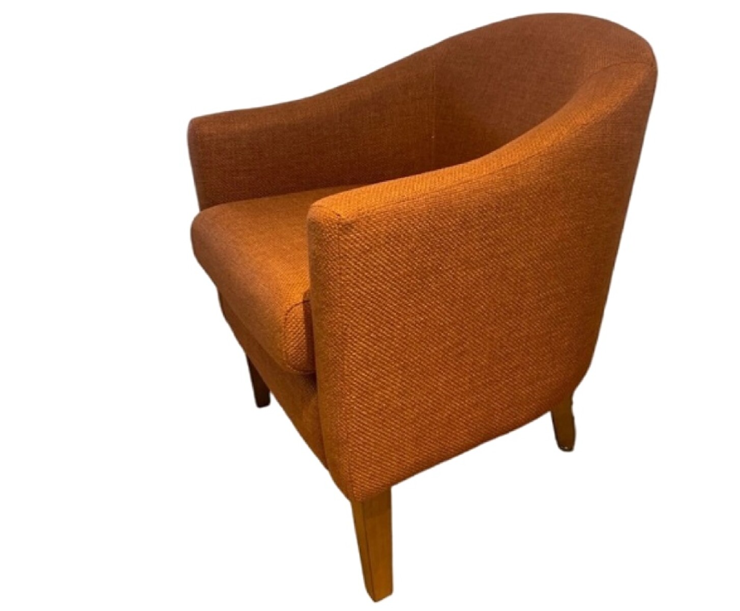 Poltrona patas de madera tapizada en tela color ladrillo 