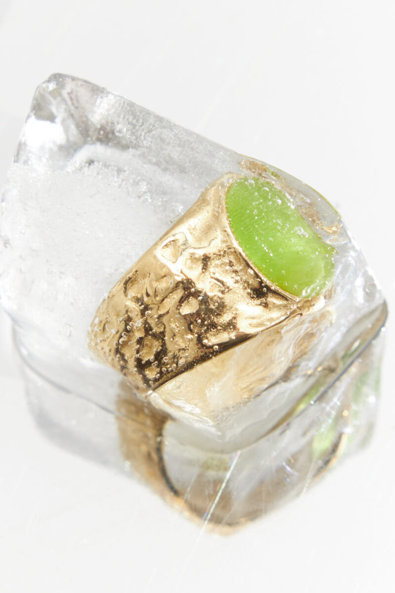 Anillo acero irregular piedra dorado