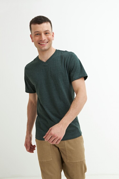 Remera escote V GRIS