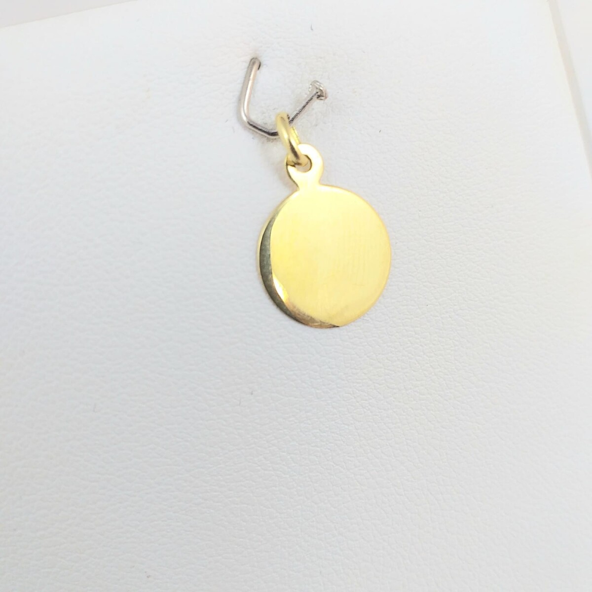 Medalla lisa con opción de grabar, diámetro 12mm. 