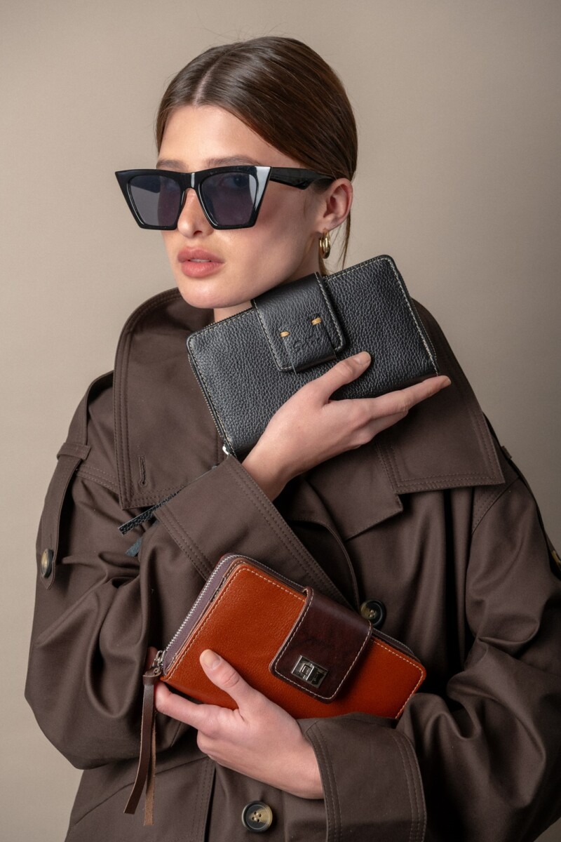 Monedero con tarjetero y cierre metálico Marron