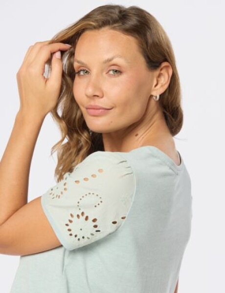 REMERA BRODERIE LISA Verde