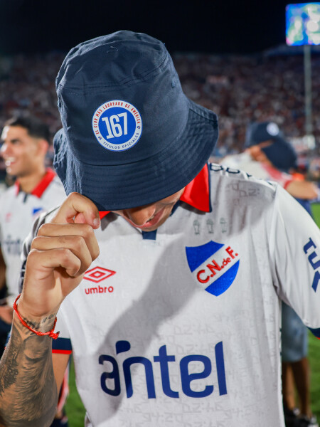 GORRO PILUSO 167 TITULOS Nacional Hombre 001