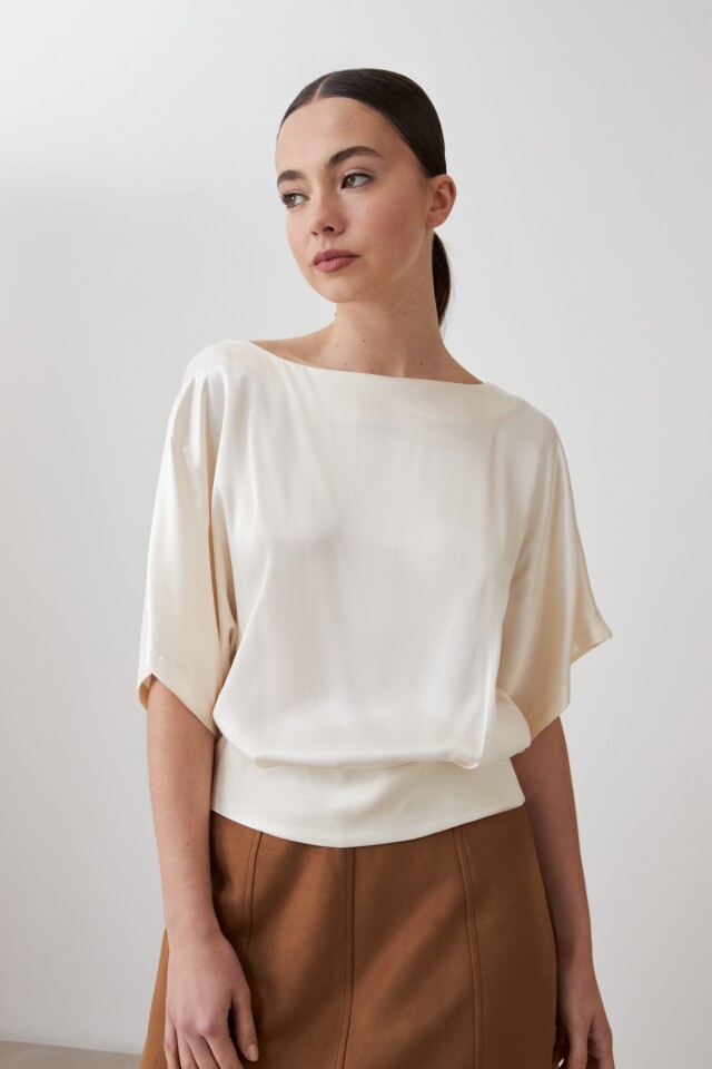 Blusa satinada beige