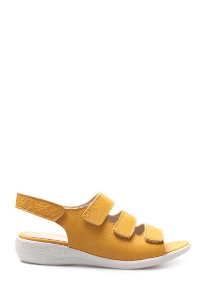 Sandalia Tres Tiras con Velcro Cuero Amarillo