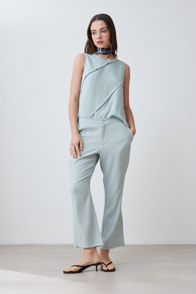 Blusa de lino con efecto desflecado verde agua