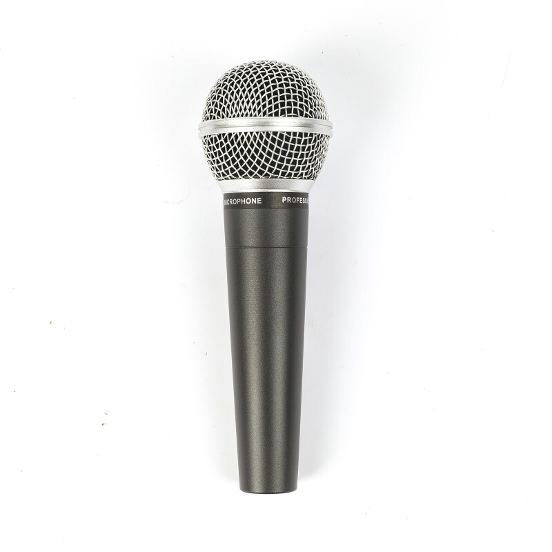 Micrófono dinámico con cable 4 metros 1/4 plug simil SM58 con switch Micrófono dinámico con cable 4 metros 1/4 plug simil SM58 con switch