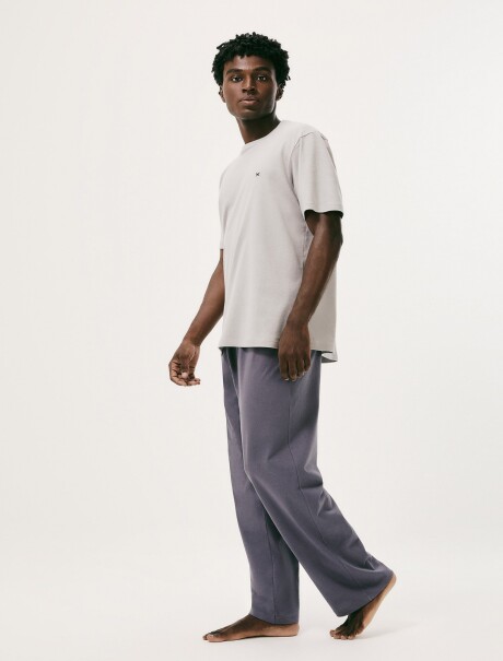 PIJAMA LARGA CON BORDADO BEIGE