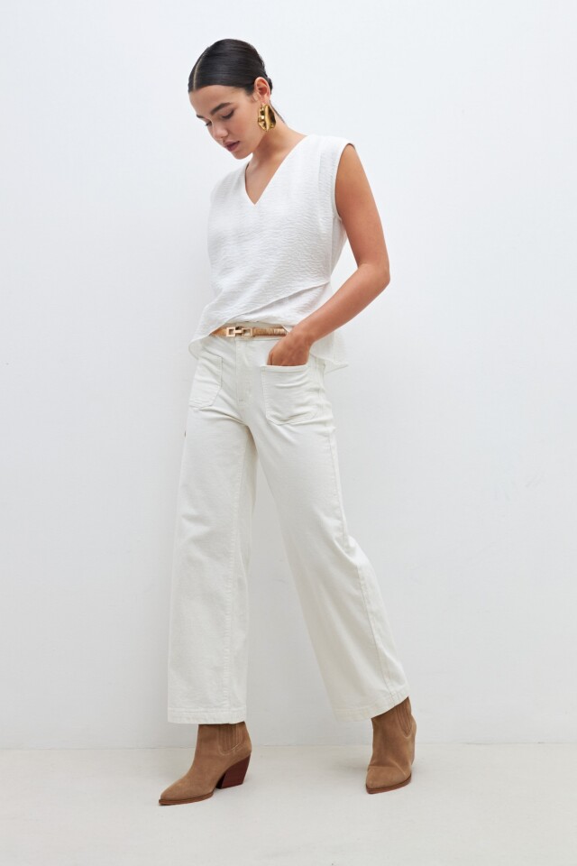 Blusa con volado crudo