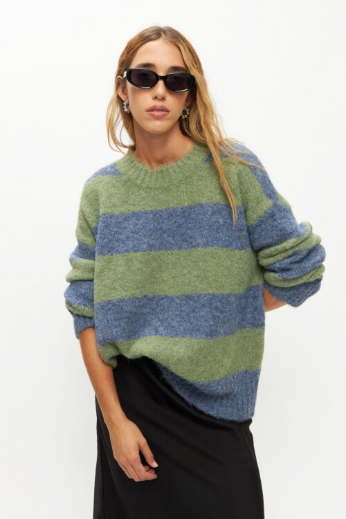 Sweater peludito rayado verde