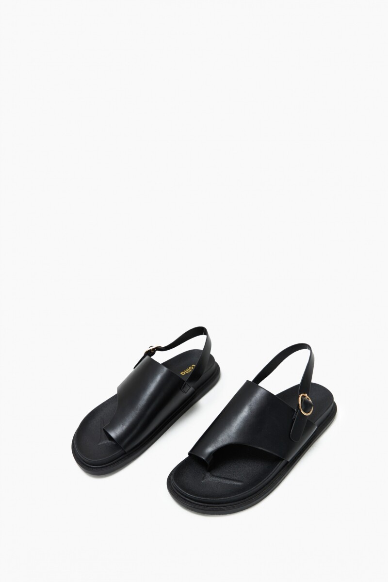 Sandalia con hebilla metálica negro