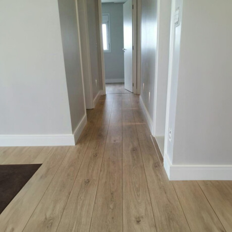 Vinilico Tipo Click 18.3X122Cm 5.5Mm espesor Piso GAMAS DE MADERA