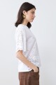 Remera con broderie blanco
