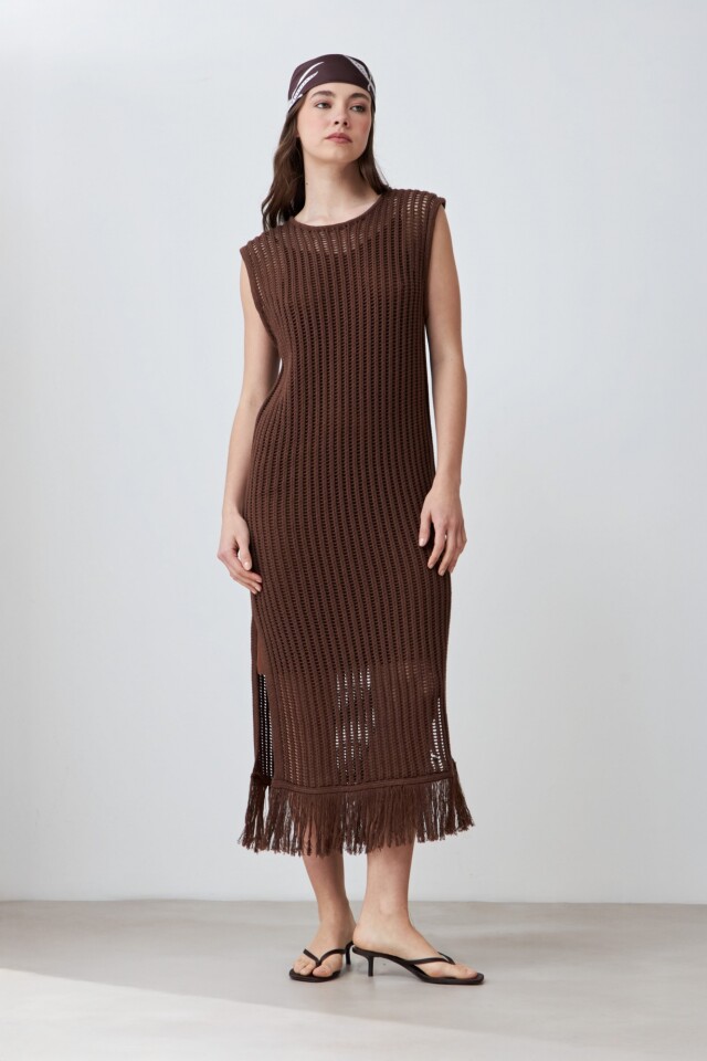 Vestido calado con flecos chocolate