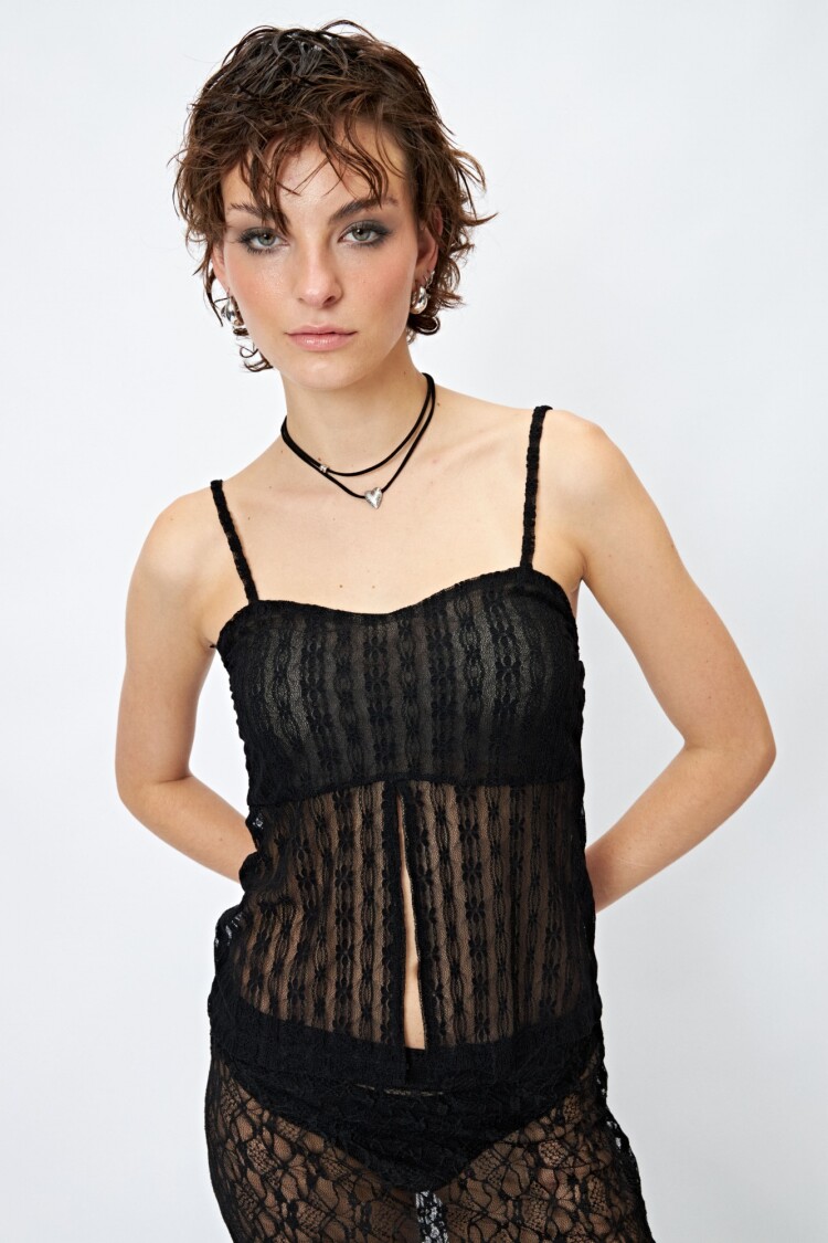 TOP ARAUCHA Negro Florcitas