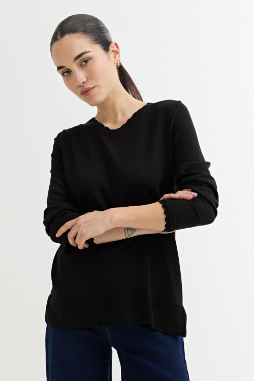 Sweater con crochet NEGRO