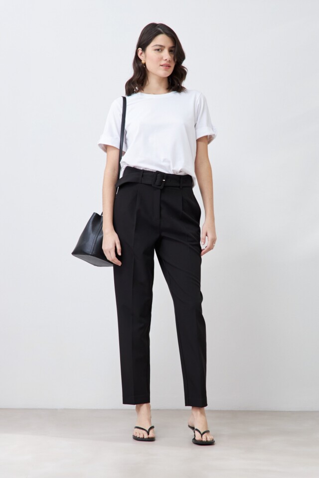 Remera con botón metálico en puños blanco