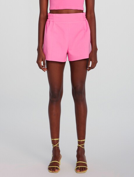 SHORT BÁSICO CON PLIEGUES ROSA