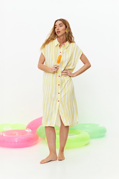 Vestido camisero con estampa amarillo