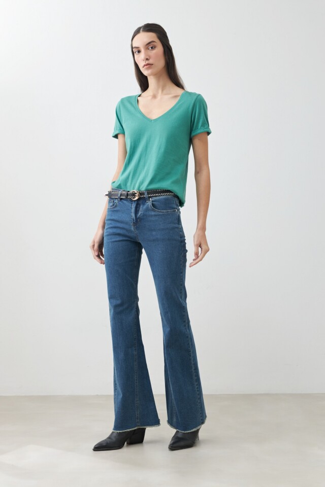 Remera escote en V verde